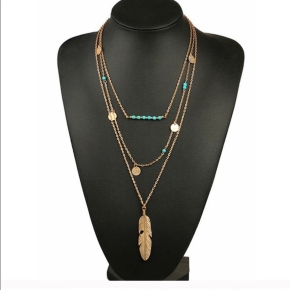 Queen2KeepUp Boutique Jewelry - Feather Pendant Layered Necklace